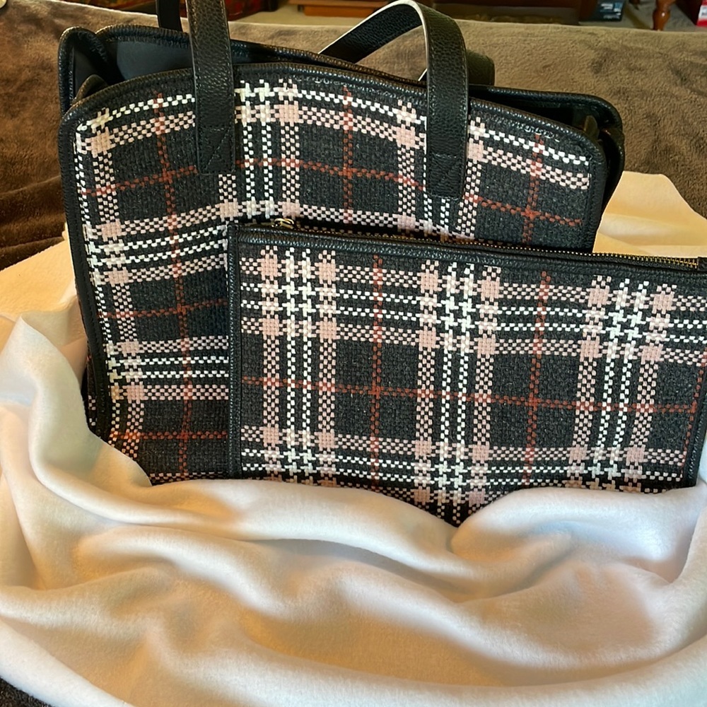 NWT tote bag with bag insert!